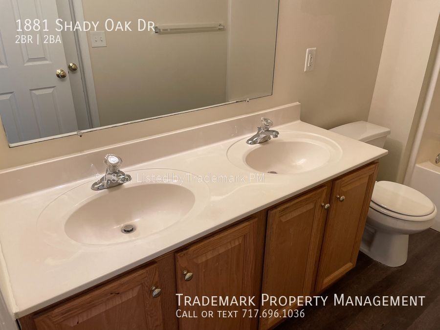 1881 Shady Oak Dr - Photo 3 of 15