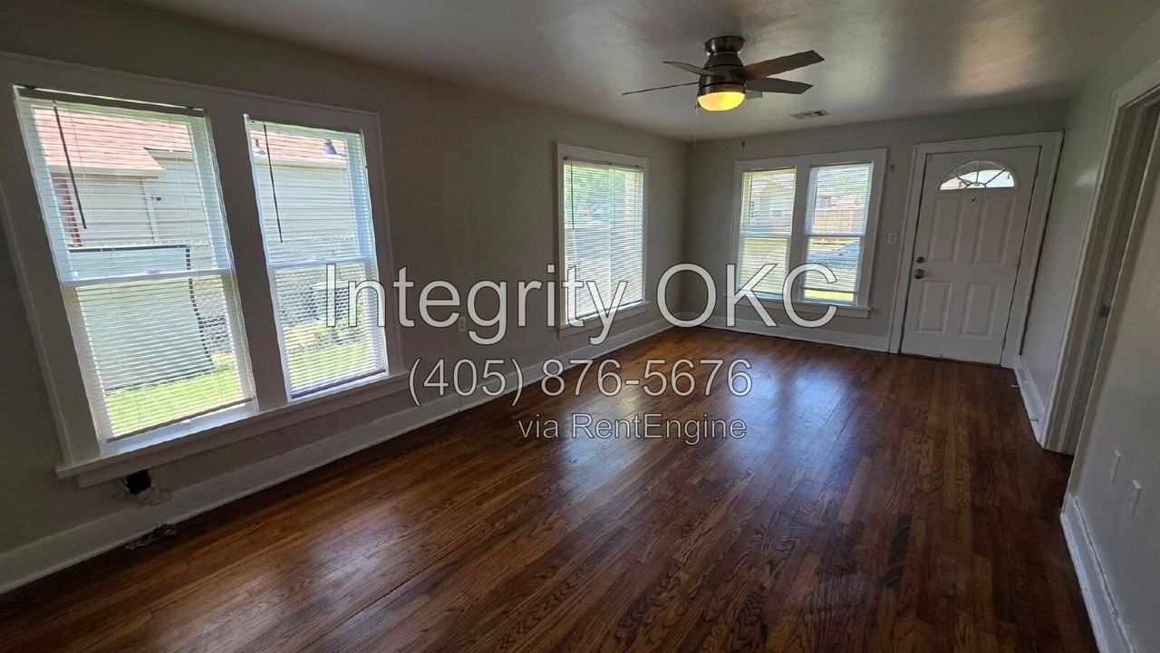 306 E Hughbert St - Photo 3 of 17