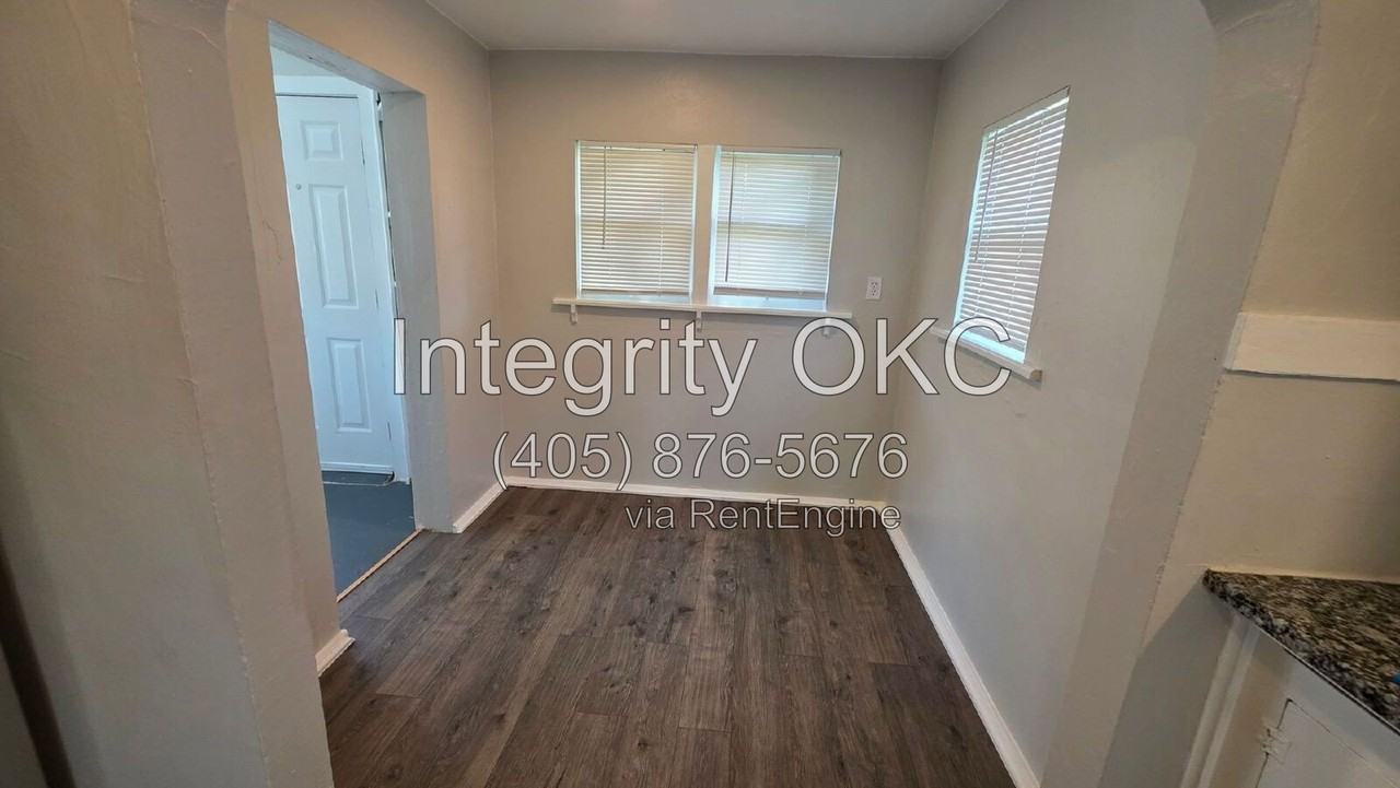 306 E Hughbert St - Photo 5 of 17