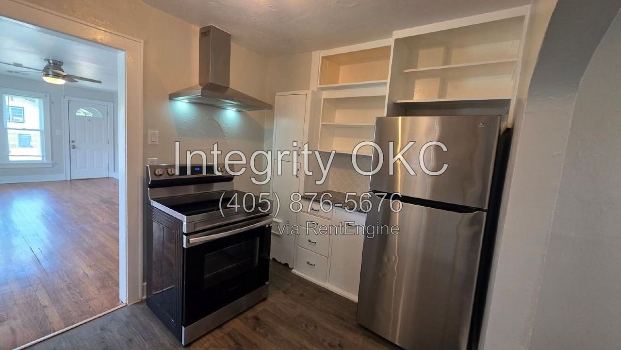 306 E Hughbert St - Photo 7 of 17