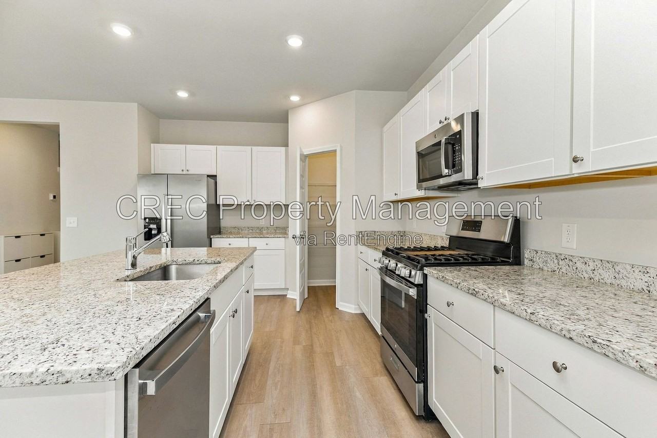1465 Central Ave - Photo 6 of 25