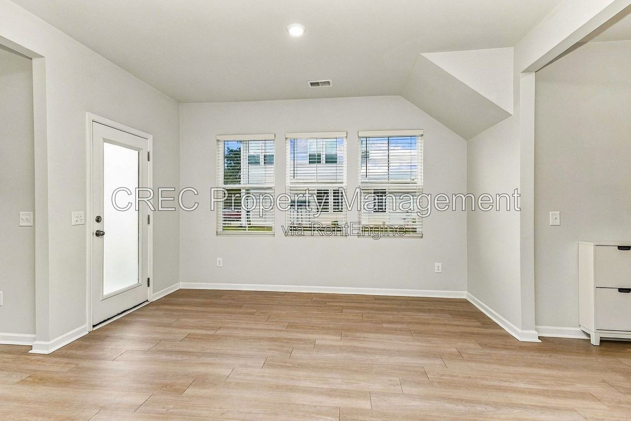 1465 Central Ave - Photo 4 of 25