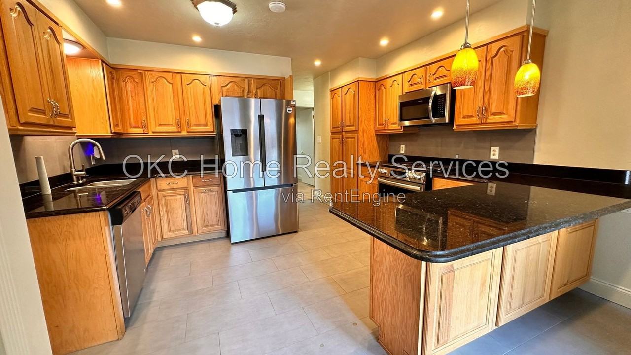 2008 Nw 47th St - Photo 4 of 25