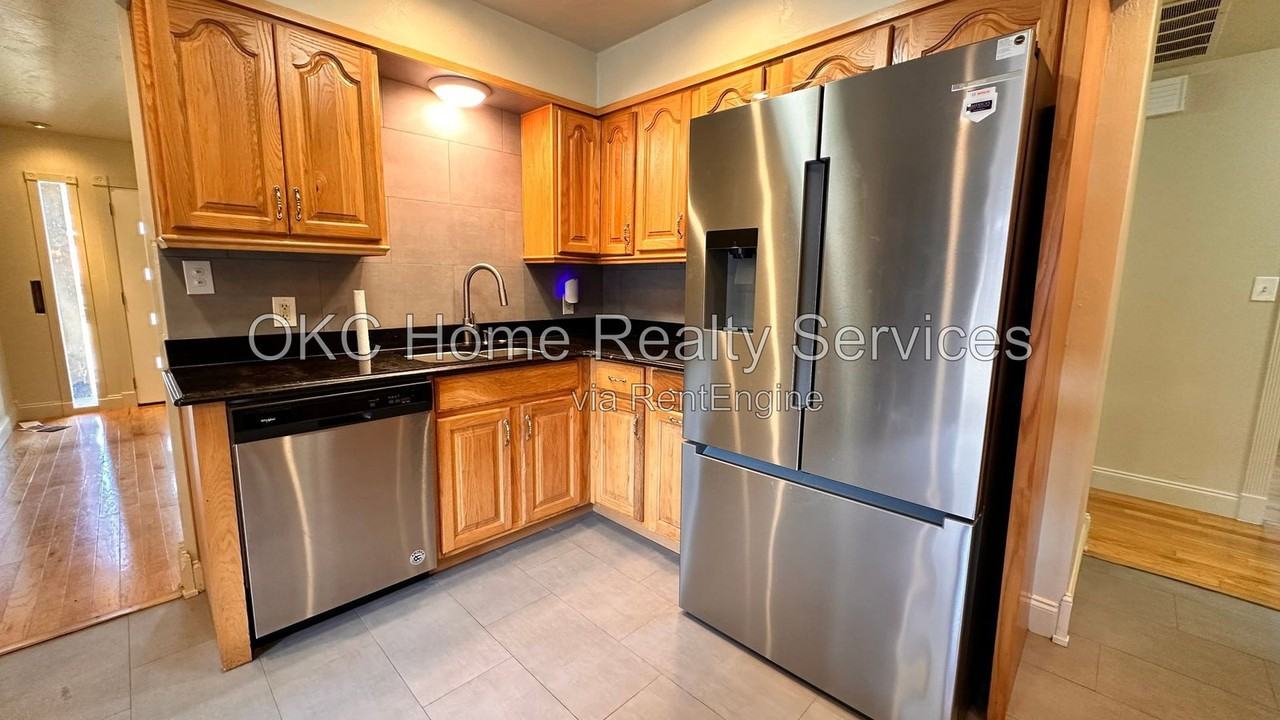 2008 Nw 47th St - Photo 5 of 25