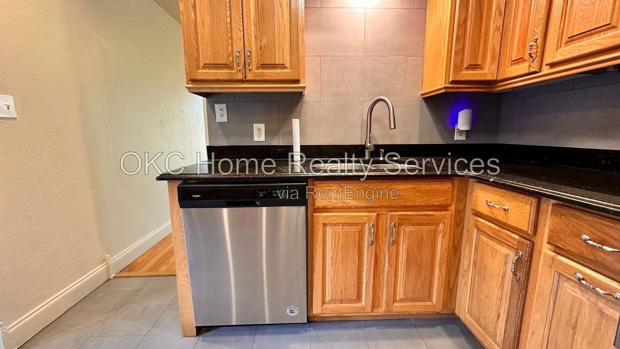 2008 Nw 47th St - Photo 6 of 25