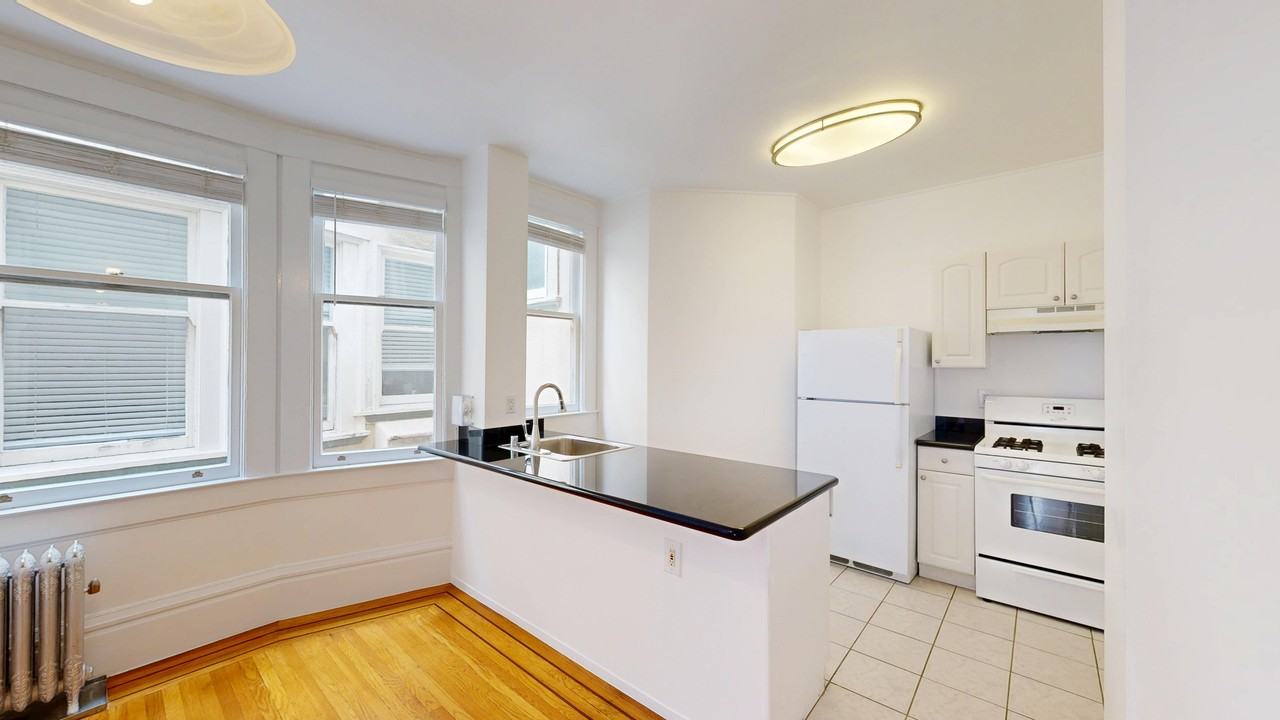 1656 Leavenworth Street - Photo 2 of 10