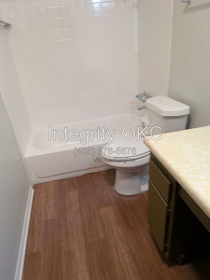 3807 N Rockwell Ave #124 - Photo 3 of 34