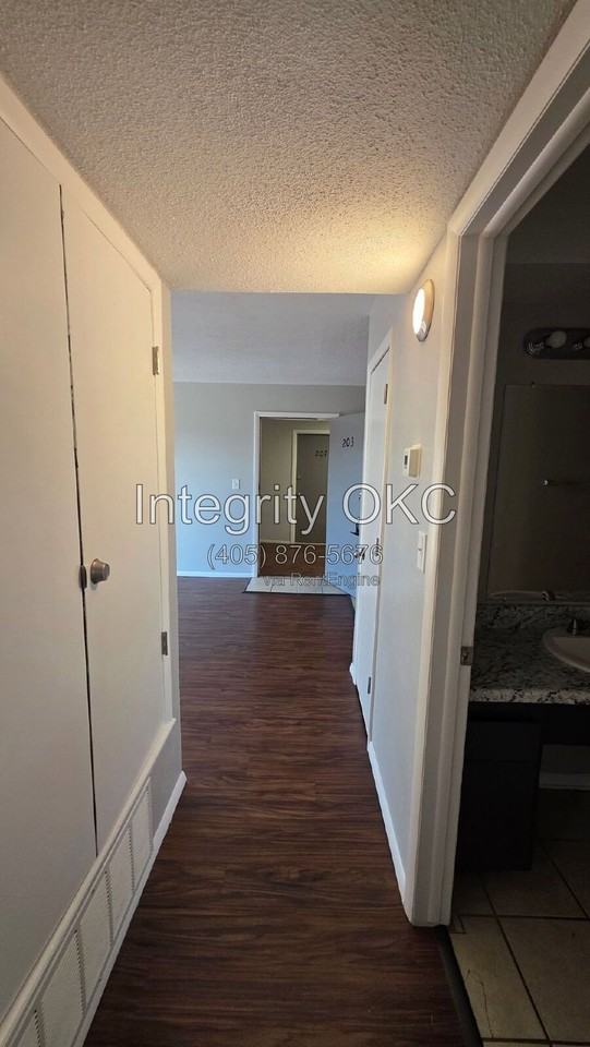 3807 N Rockwell Ave #124 - Photo 6 of 34