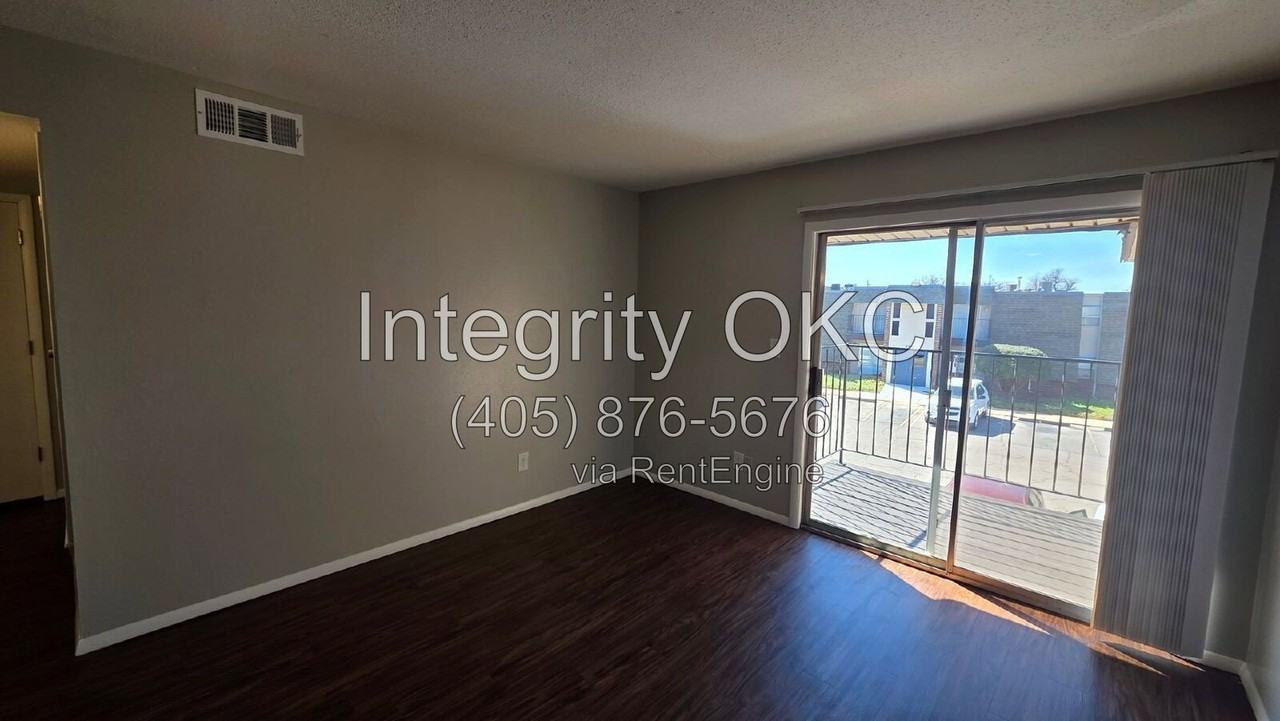 3807 N Rockwell Ave #124 - Photo 7 of 34