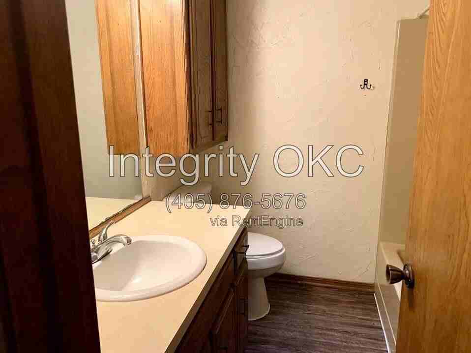 411 S Greengate Dr - Photo 3 of 14