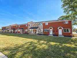 featured image of 908 N Meadows Ct #C