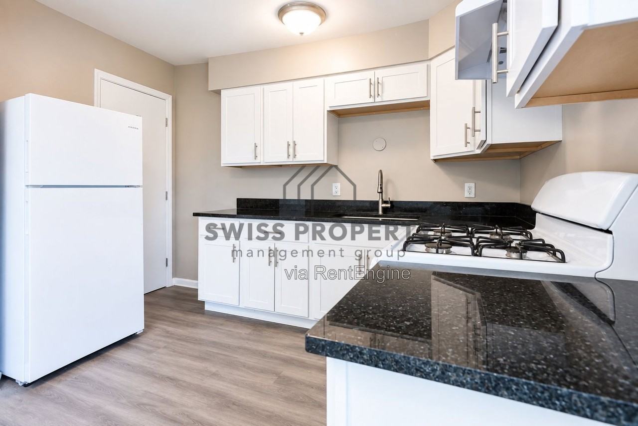 908 N Meadows Ct #C - Photo 3 of 12