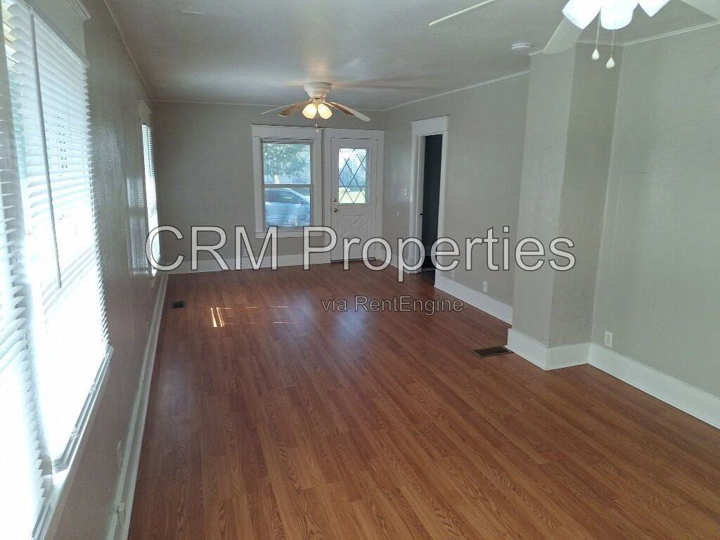 1238 S Waugh St - Photo 4 of 22