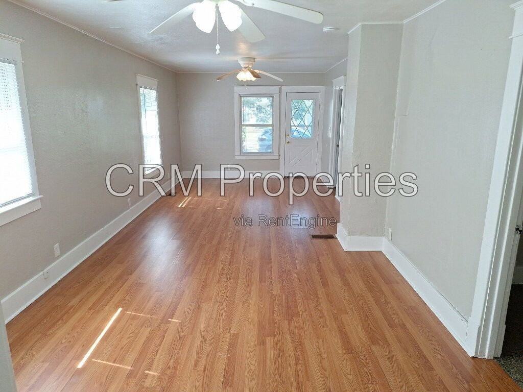 1238 S Waugh St - Photo 5 of 22