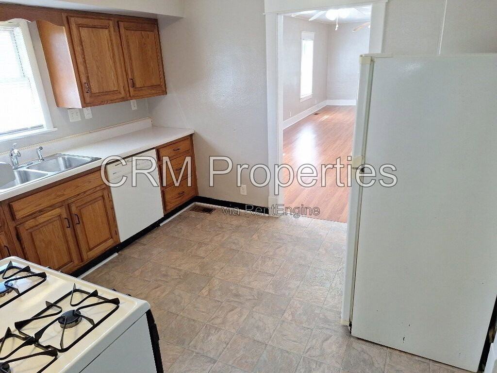 1238 S Waugh St - Photo 6 of 22