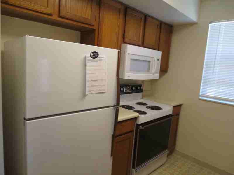 235 Stetson St - Photo 3 of 11