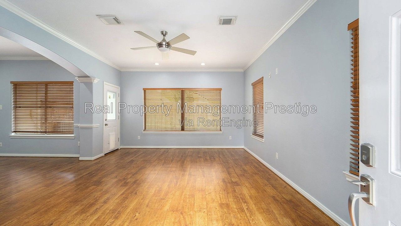 2052 Glencove Dr - Photo 5 of 30