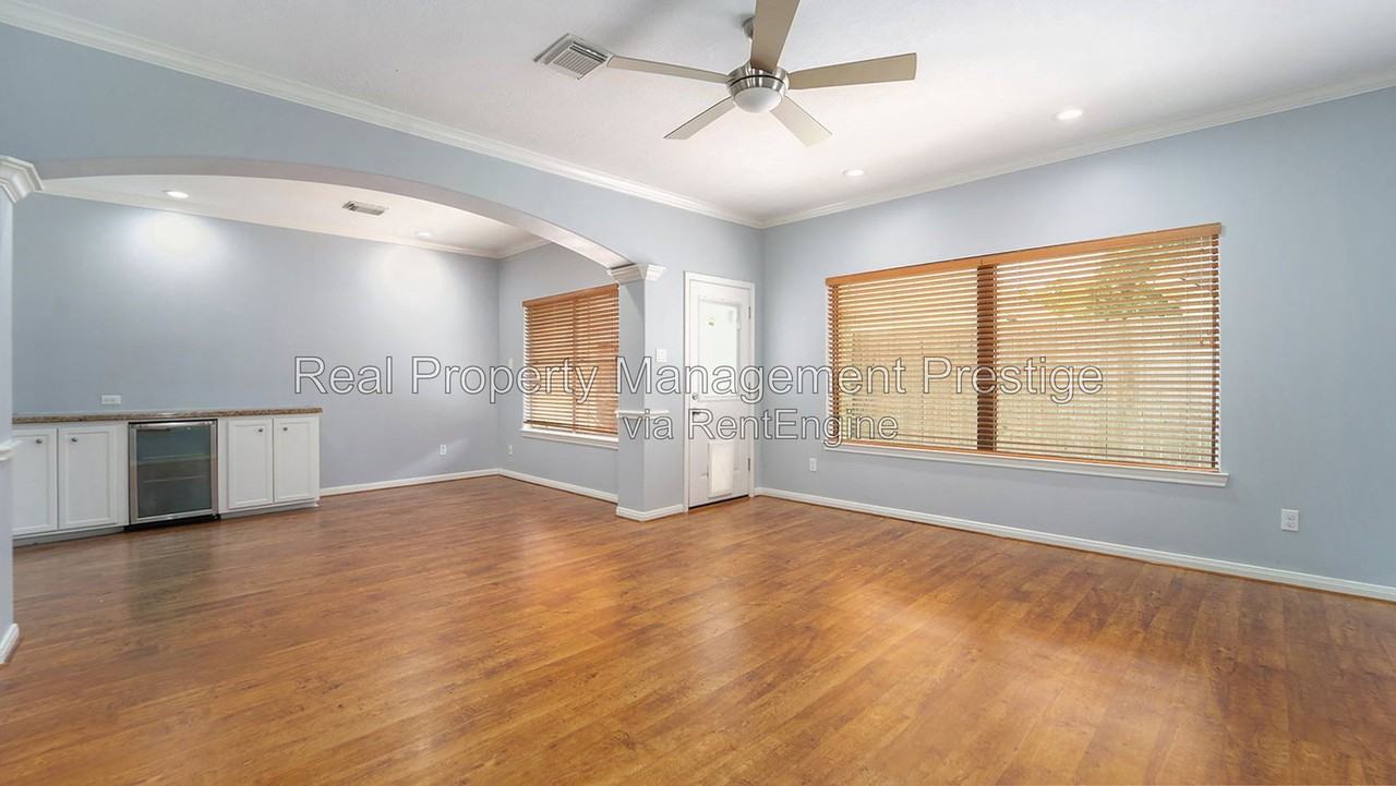 2052 Glencove Dr - Photo 6 of 30