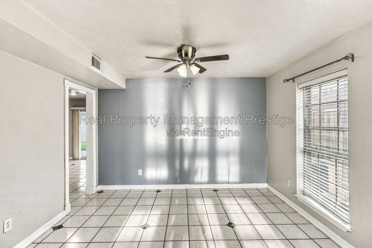 10027 Glenkirk Dr - Photo 3 of 19