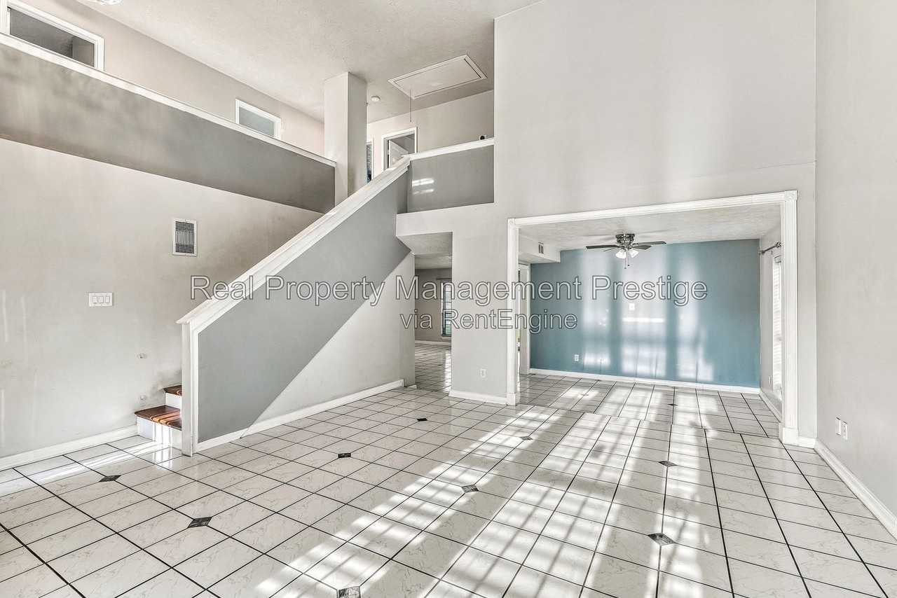 10027 Glenkirk Dr - Photo 2 of 19