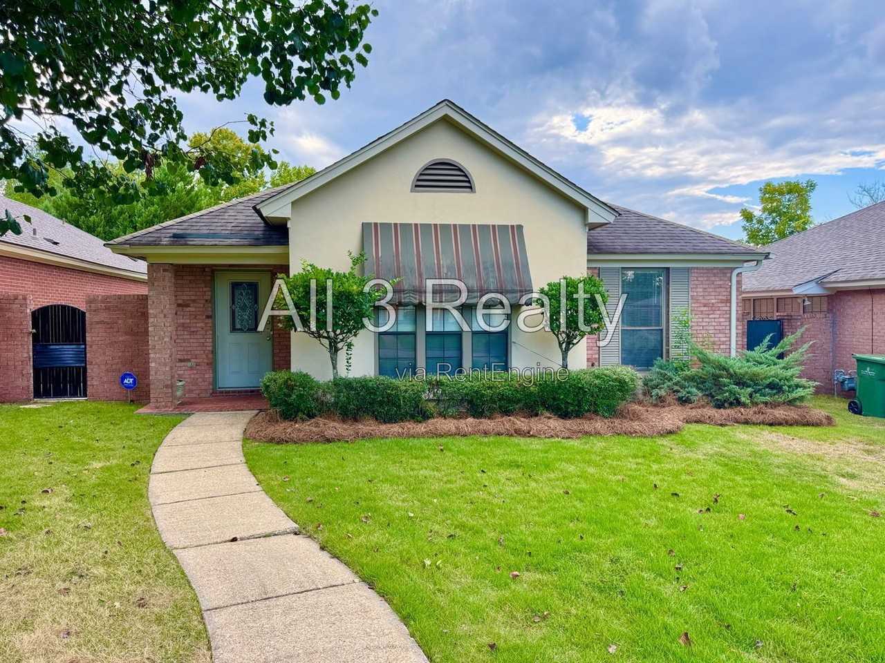 1620 Queen Elizabeth Ct - Photo 2 of 40