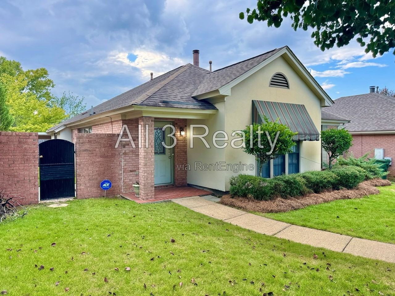1620 Queen Elizabeth Ct - Photo 3 of 40