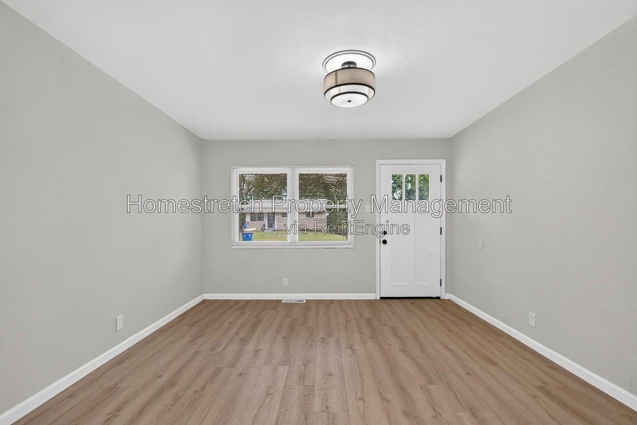 209 Ben Nevis Rd - Photo 7 of 32