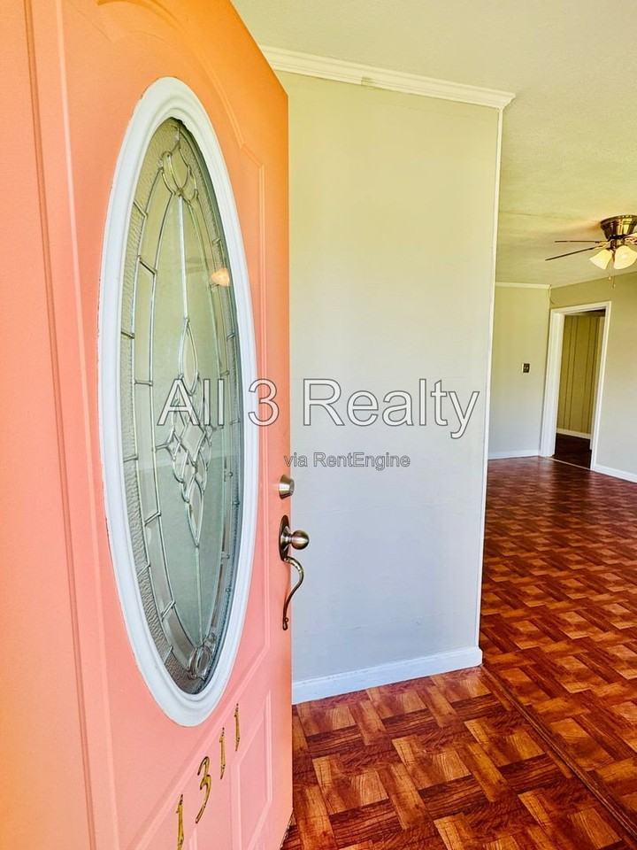 1311 Marlowe Dr - Photo 4 of 31