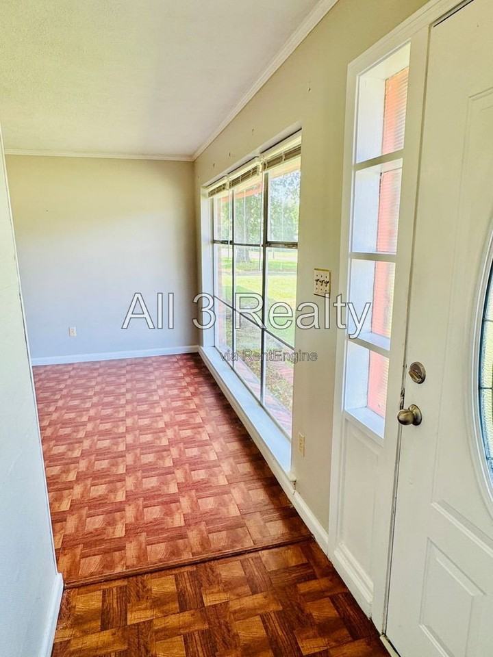 1311 Marlowe Dr - Photo 6 of 31