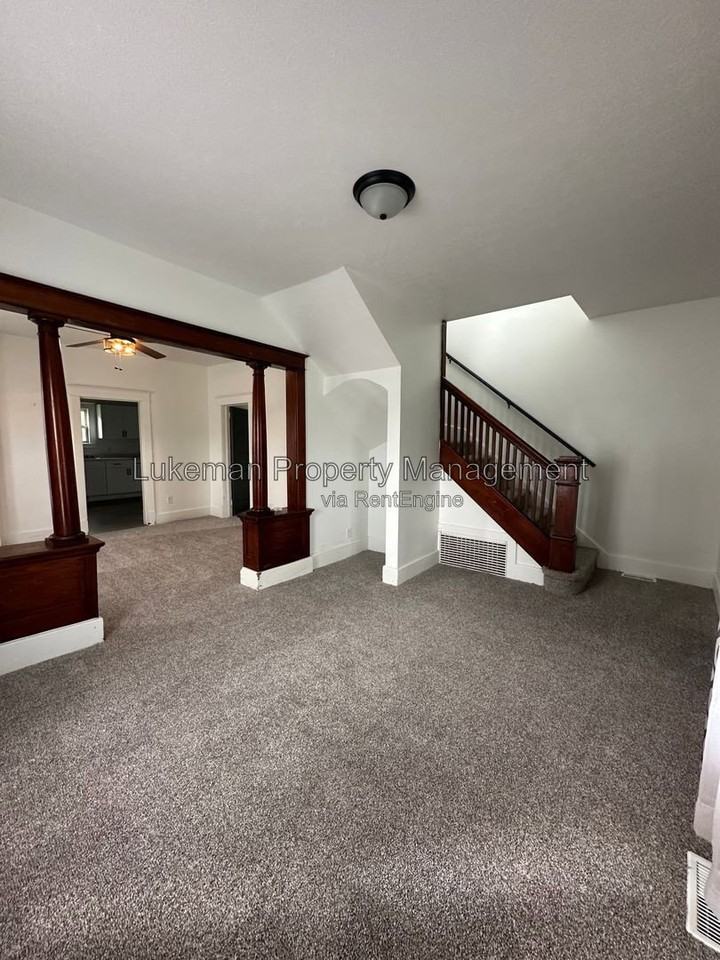 111 Reverend Wright Ct - Photo 2 of 15