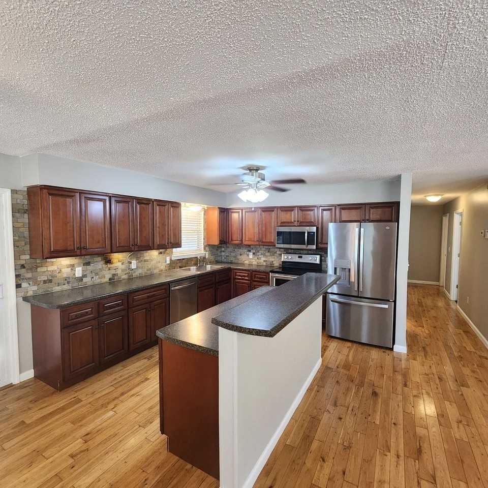 8806 Hidden Branches Rd - Photo 5 of 27