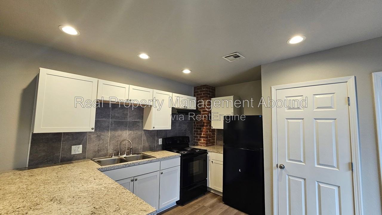 721 S Olympia Ave - Photo 3 of 40