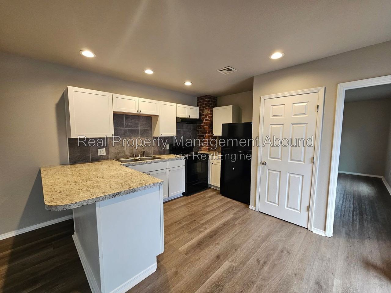 721 S Olympia Ave - Photo 4 of 40