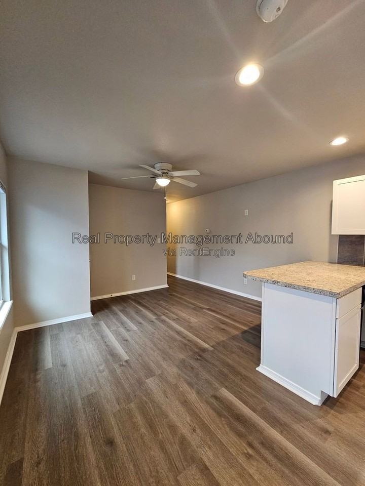 721 S Olympia Ave - Photo 6 of 40