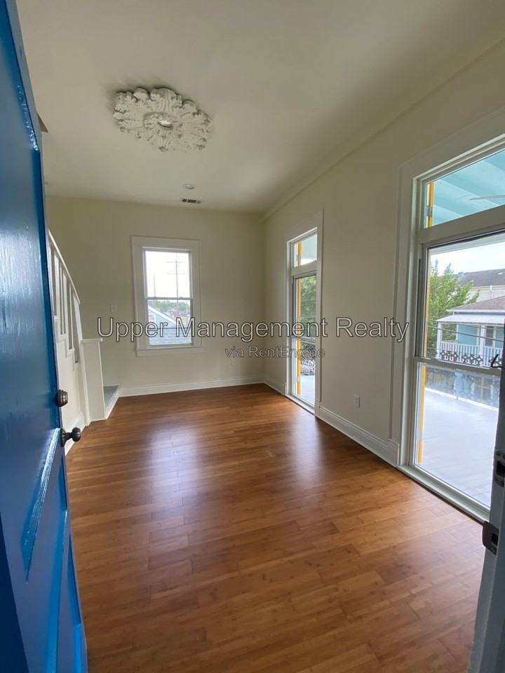 3233 Loyola Ave #03 - Photo 4 of 11