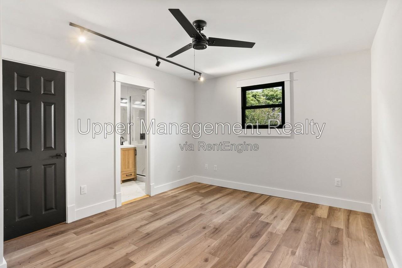 4421 Burgundy St #105 - Photo 6 of 11