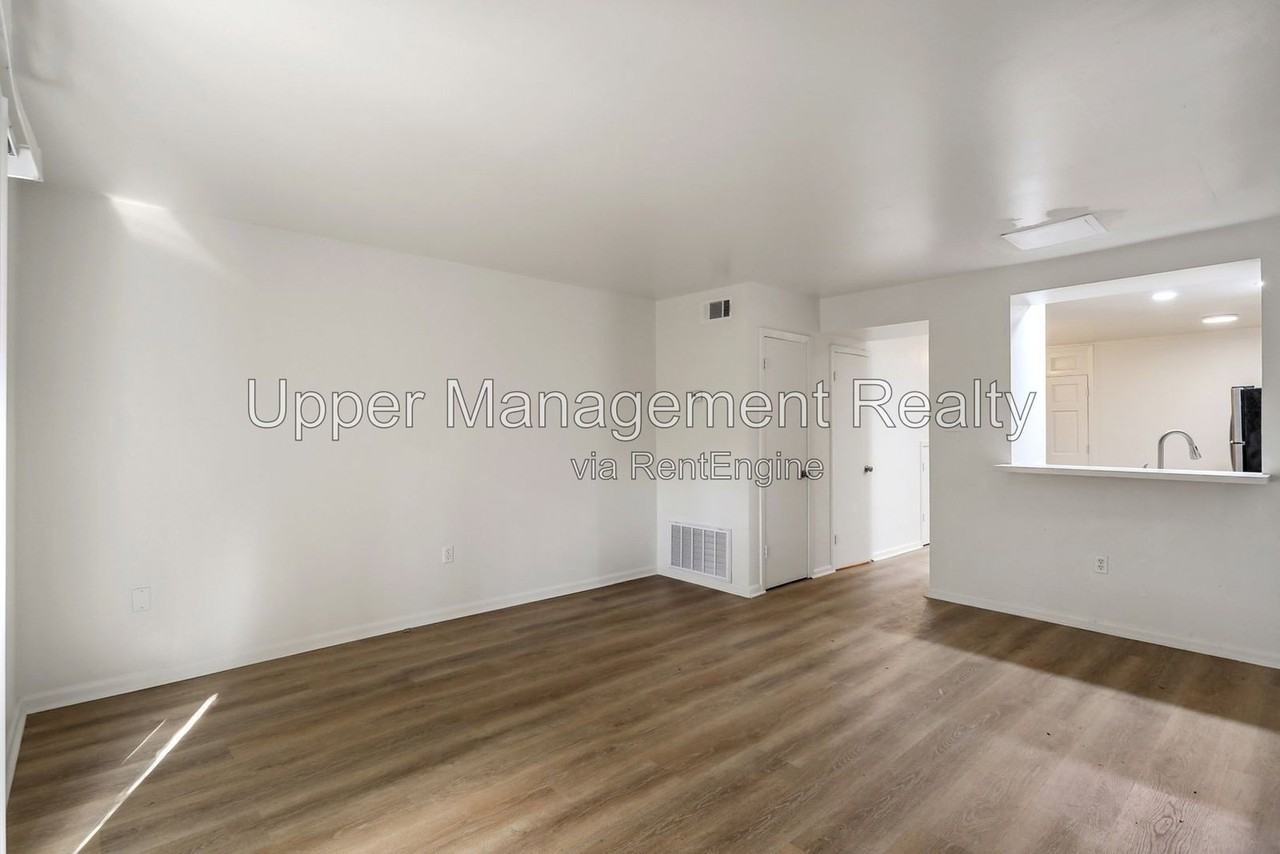 1632 4th St #1 - Photo 2 of 8