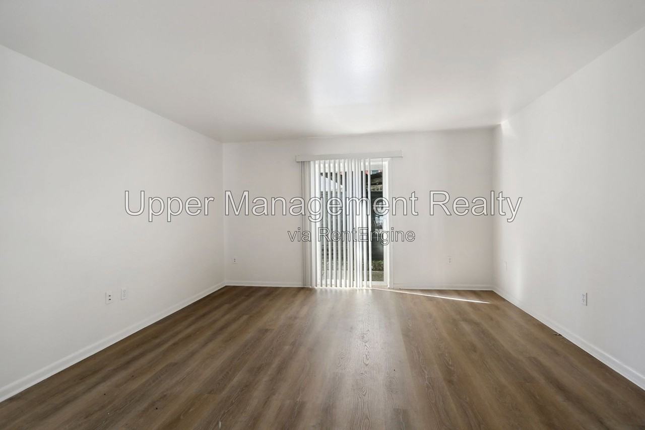1632 4th St #1 - Photo 3 of 8