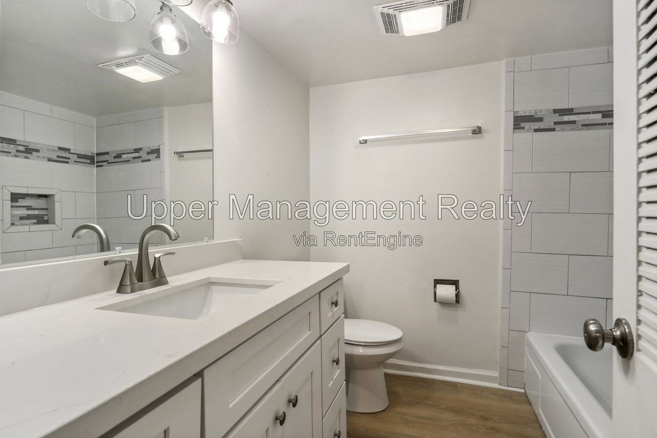 1632 4th St #1 - Photo 5 of 8