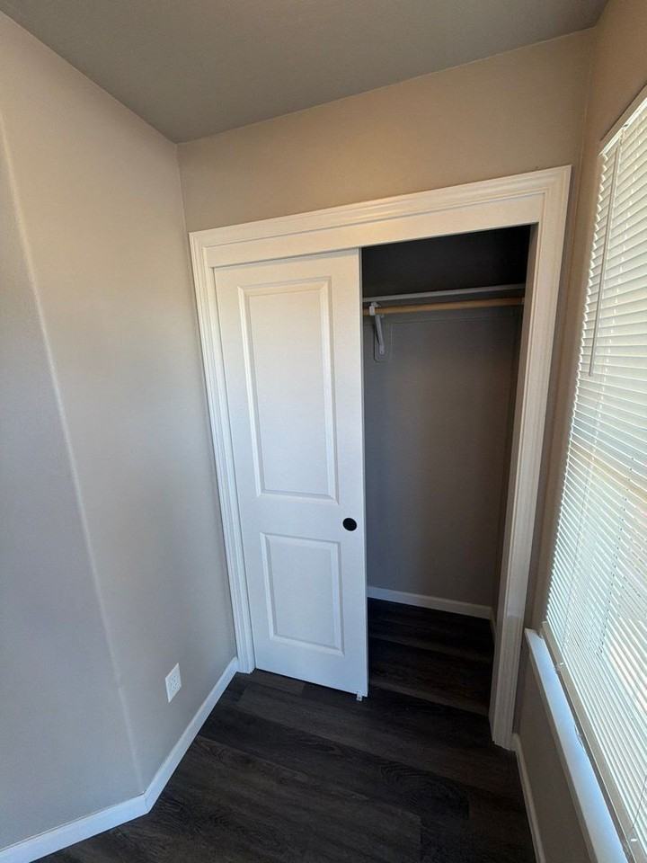 243 Lacasa St - Photo 4 of 32
