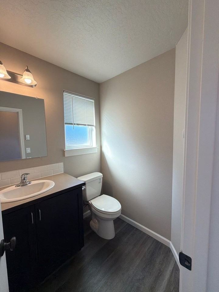 243 Lacasa St - Photo 6 of 32