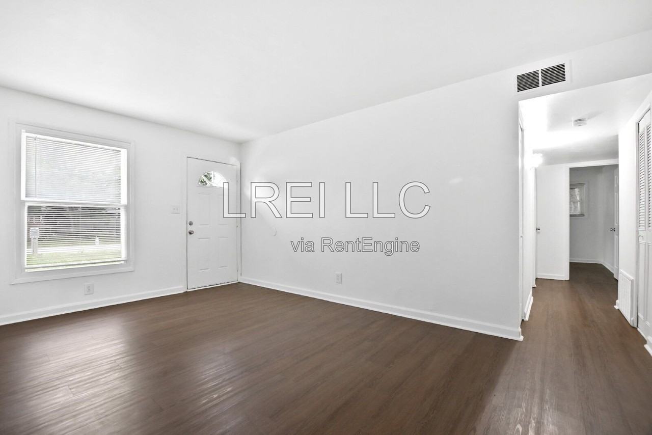 8711 Rosshire Dr - Photo 5 of 14