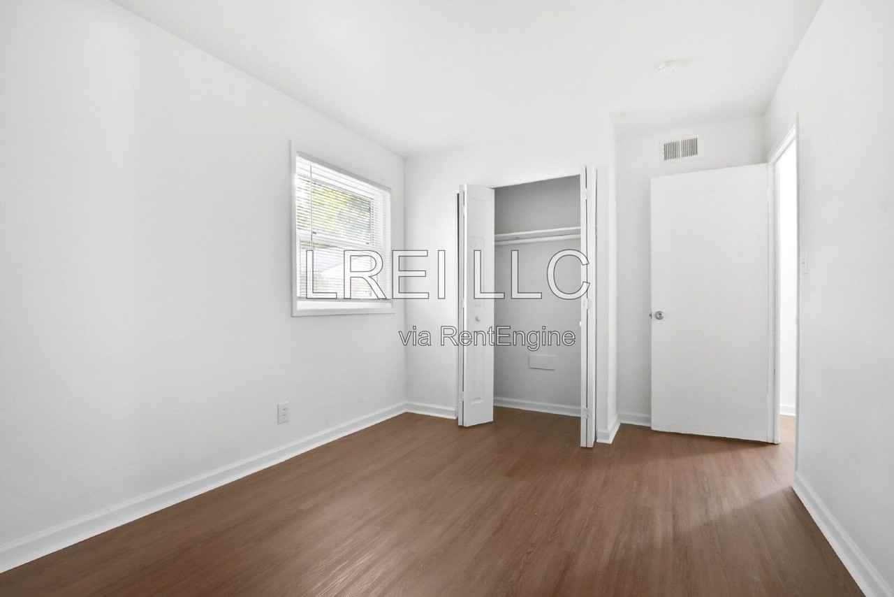 8711 Rosshire Dr - Photo 7 of 14