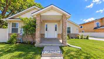 featured image of 582 N Redwood Rd #1
