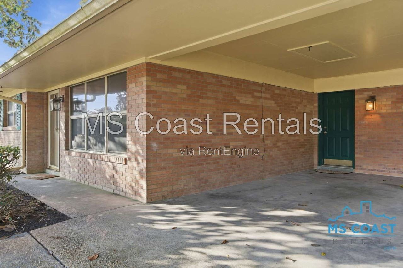 339 Hilton Ave - Photo 3 of 25