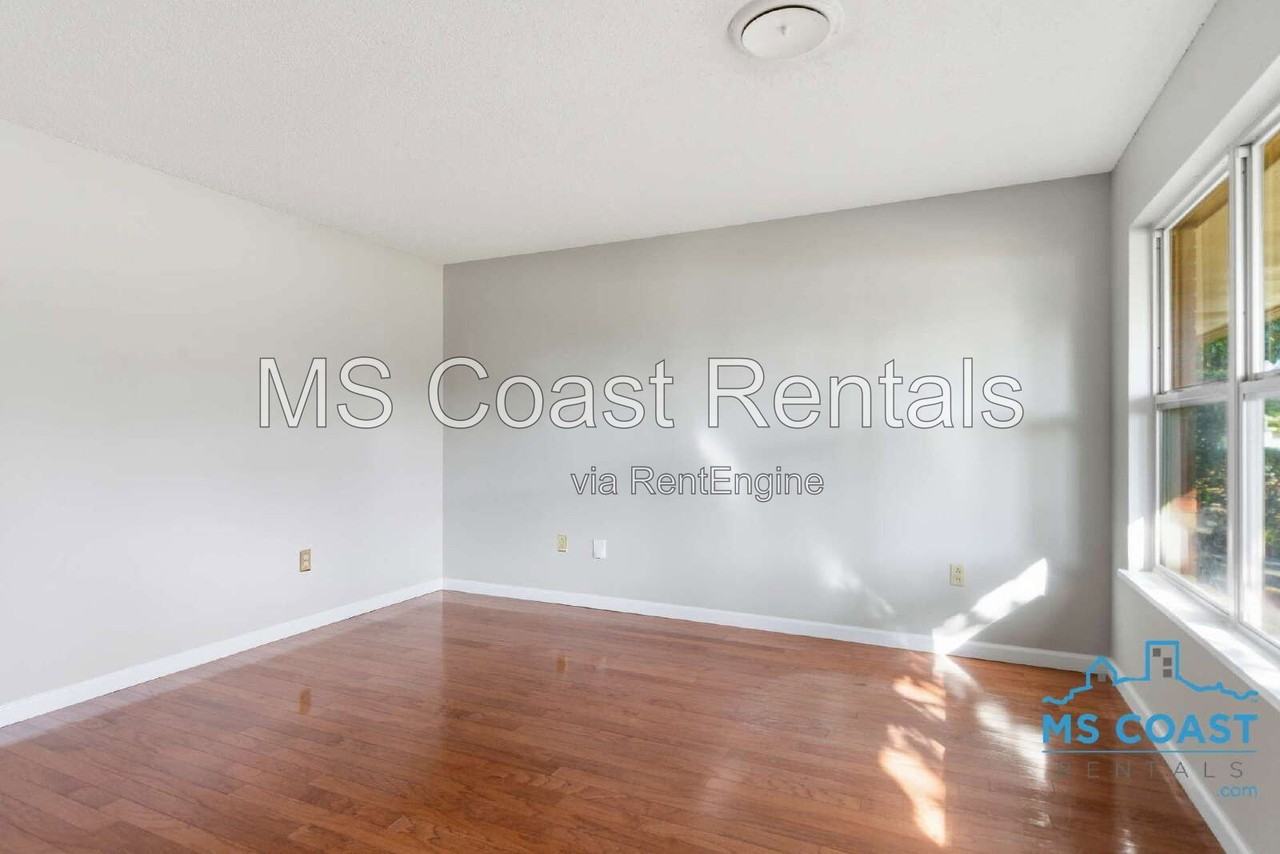 339 Hilton Ave - Photo 4 of 25