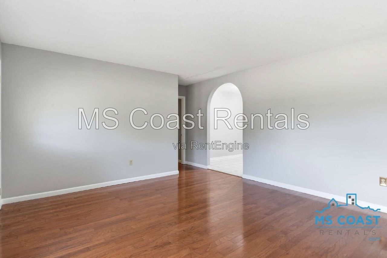 339 Hilton Ave - Photo 6 of 25