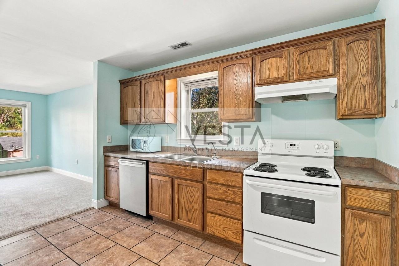 62 Branning St #B - Photo 6 of 23