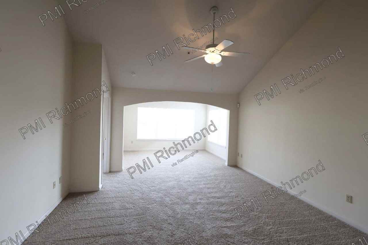704 Bristol Village Dr #307 - Photo 6 of 15
