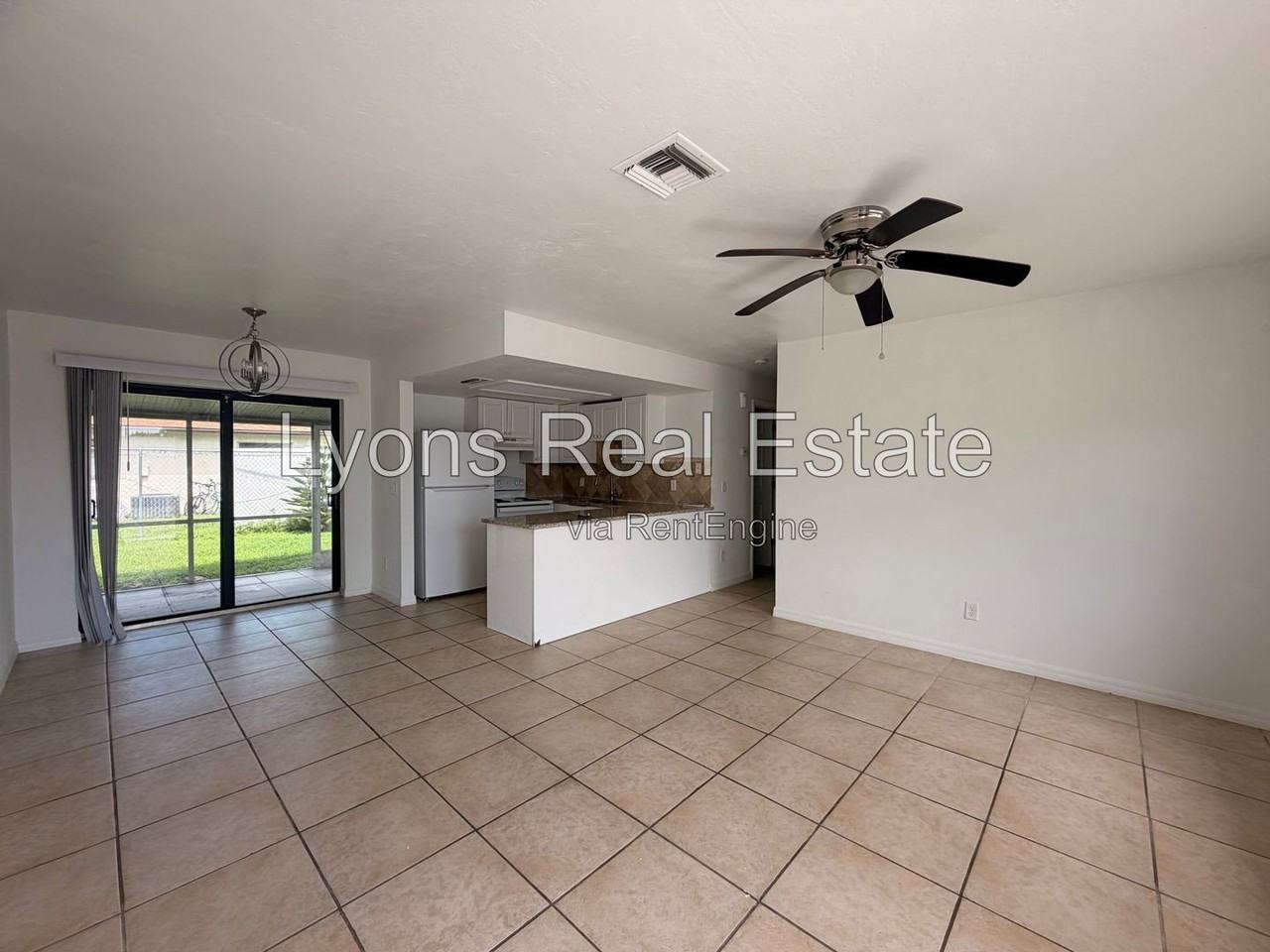 11470 Char Ann Dr - Photo 2 of 10